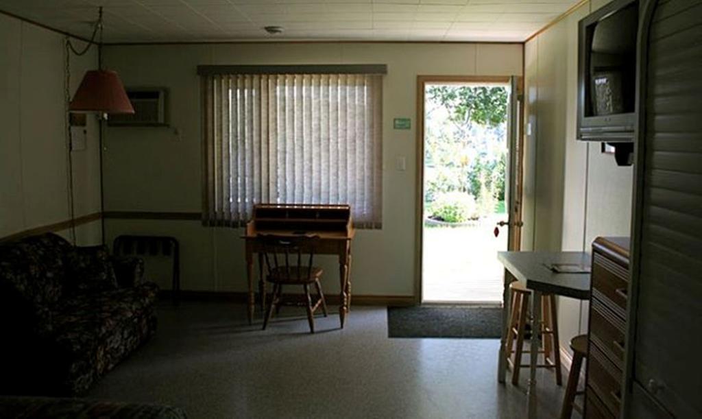 Lanes Riverhouse Inn & Cottages Montague Esterno foto