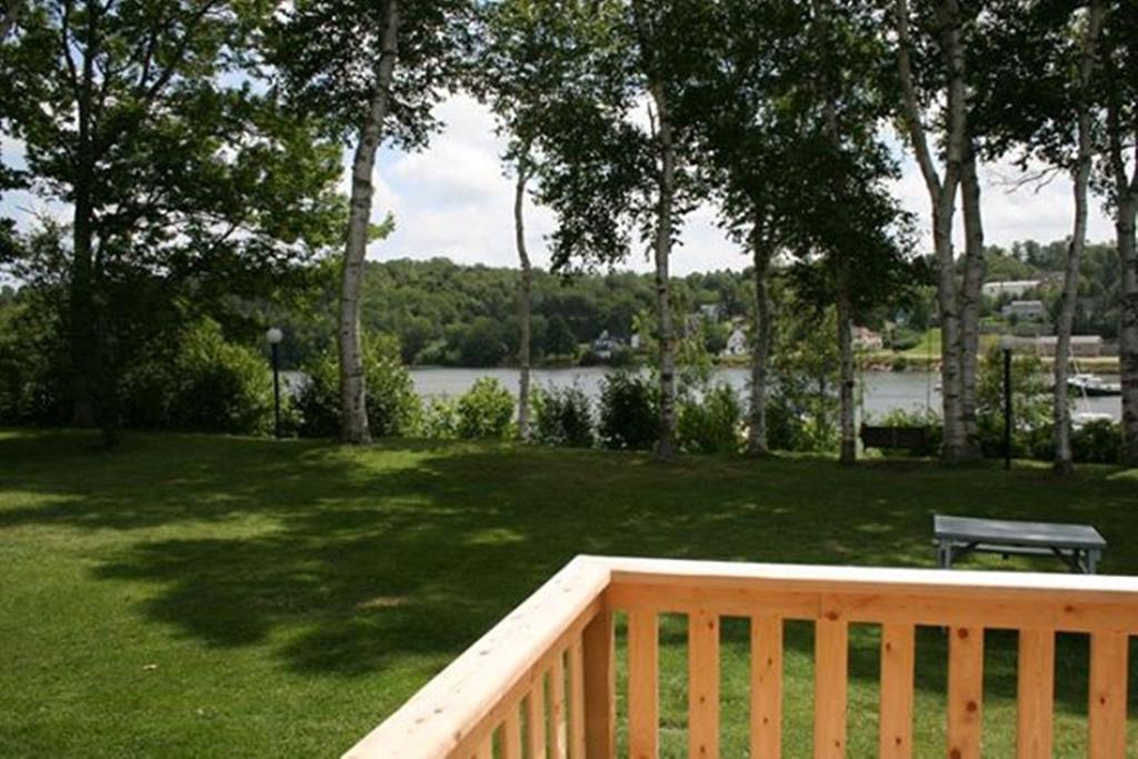Lanes Riverhouse Inn & Cottages Montague Camera foto