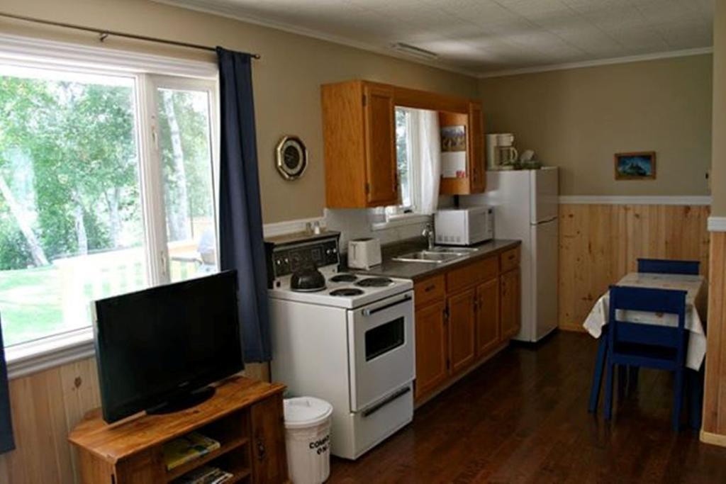 Lanes Riverhouse Inn & Cottages Montague Esterno foto